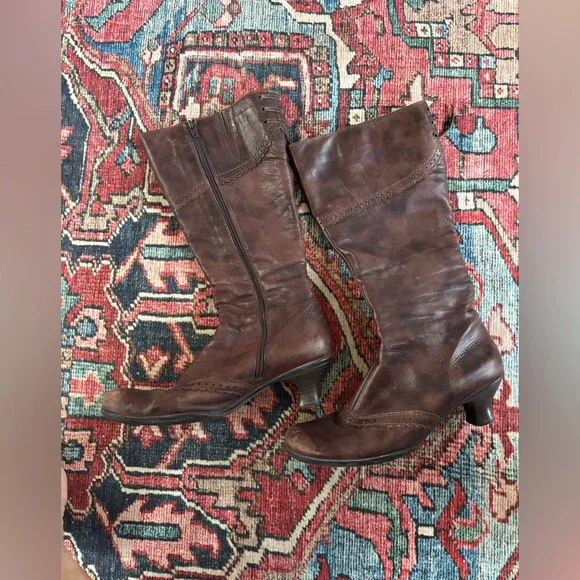 La Canadienne Made in Canada Brown Leather Women's Boots with Kitten Heel, 10 - Picture 3 of 7